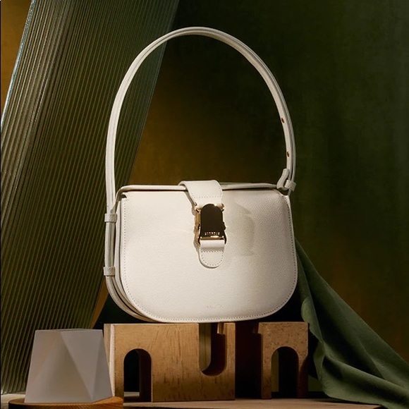 Meet your Posher, Erica - Picture 6 of 17